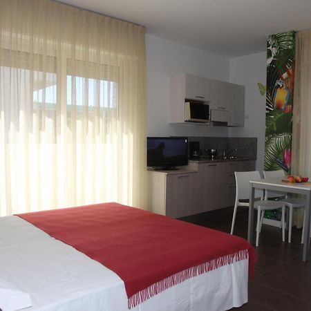 Hotel Luciana Бибионе Экстерьер фото