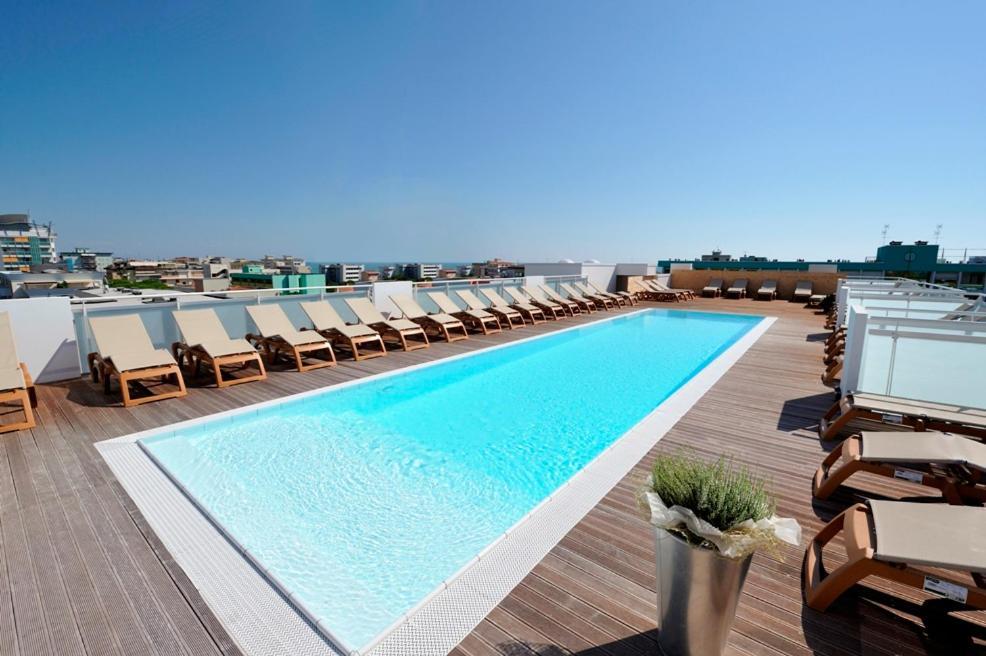 Hotel Luciana Бибионе Экстерьер фото