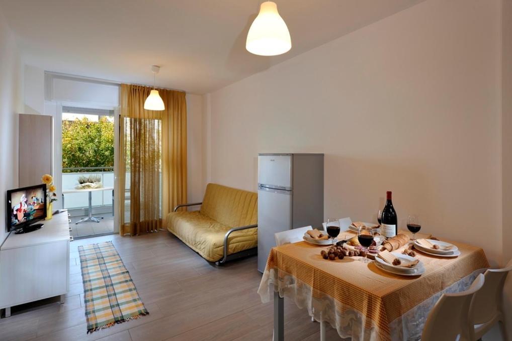 Hotel Luciana Бибионе Экстерьер фото