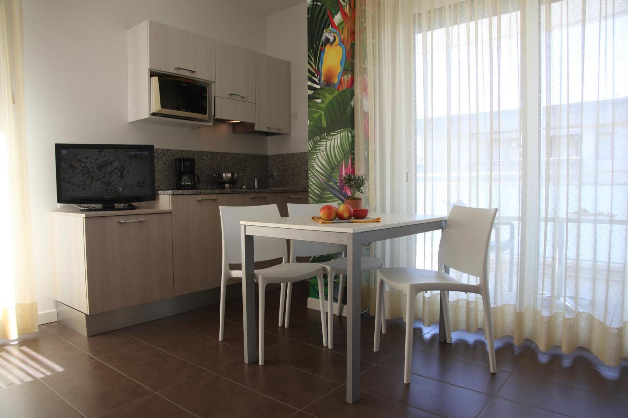 Hotel Luciana Бибионе Экстерьер фото