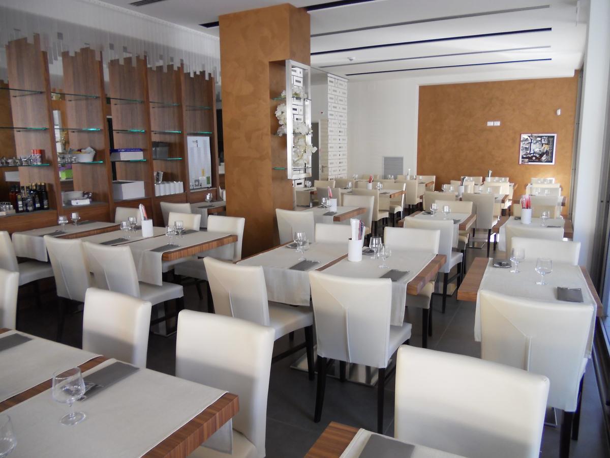 Hotel Luciana Бибионе Экстерьер фото