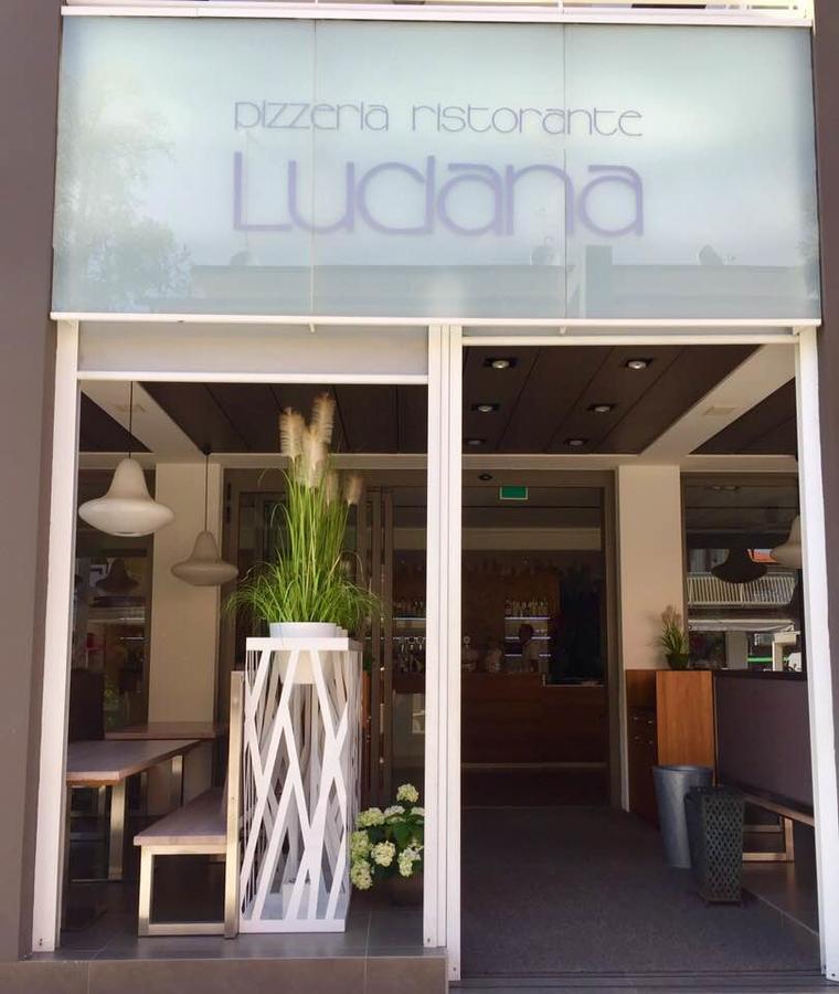 Hotel Luciana Бибионе Экстерьер фото