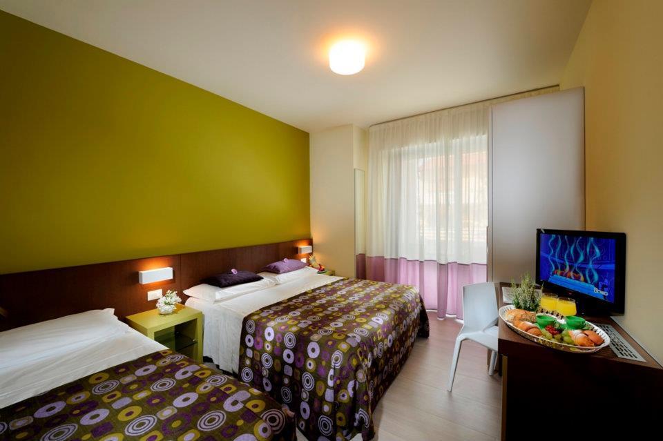 Hotel Luciana Бибионе Экстерьер фото