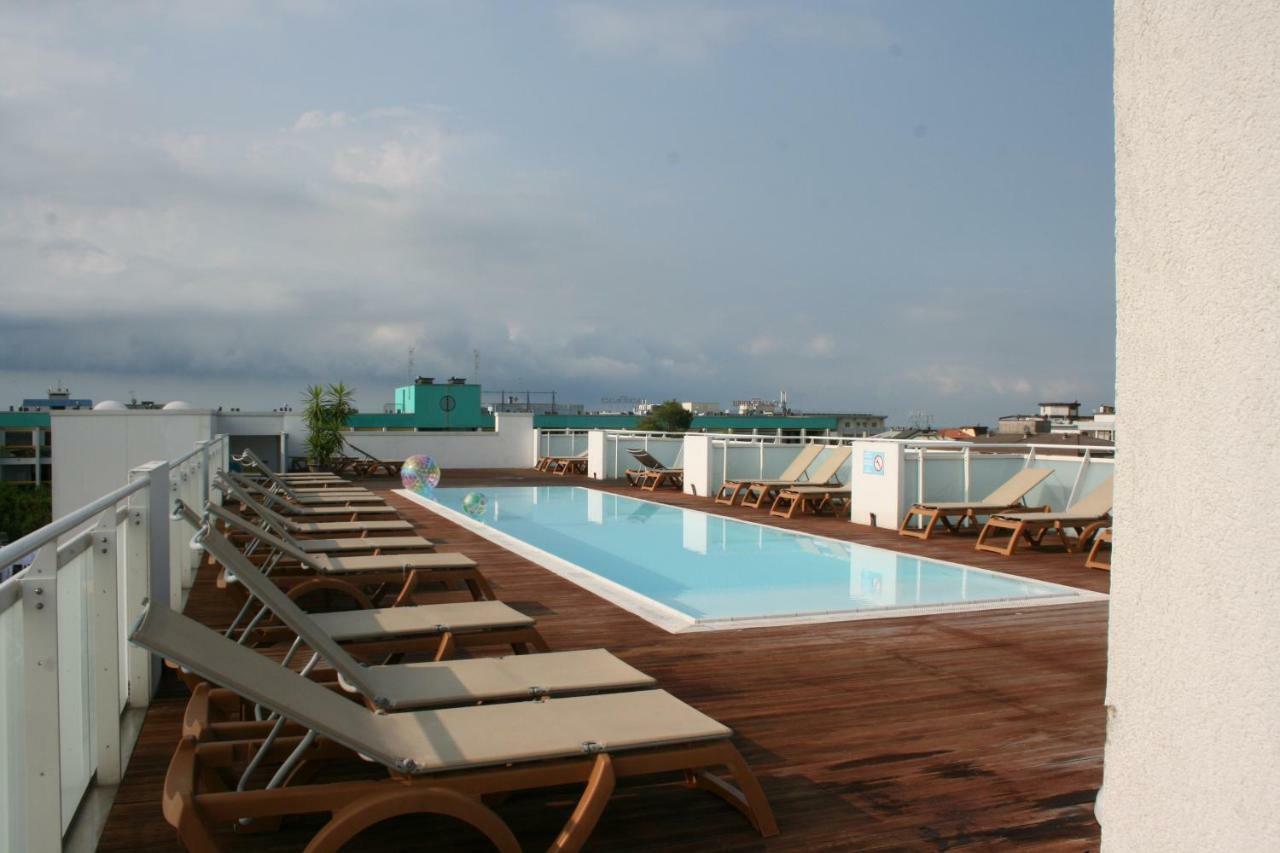 Hotel Luciana Бибионе Экстерьер фото